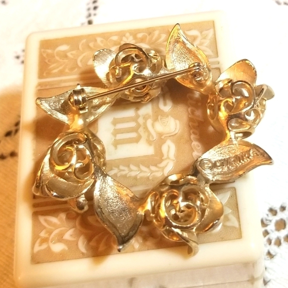 Old RARE Gold Plated Sarah Coventry Brooch - Picture 2 of 5